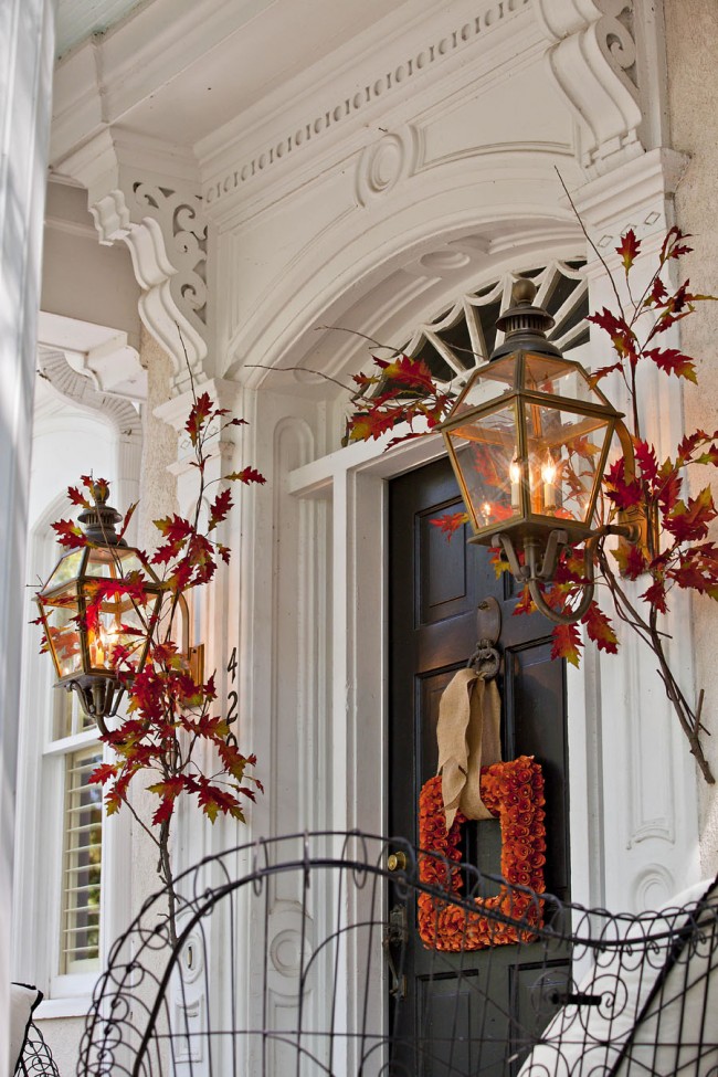 Beautiful fall porch ideas, with fall decor and inspiration to bring a welcoming modern touch of autumn to your front porch, patio, and home - fall decor ideas for the home - fall house - fall wreaths - farmhouse fall decor