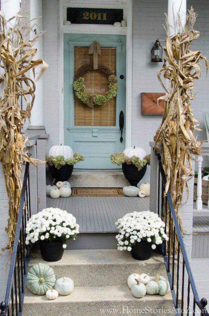Beautiful fall porch ideas, with fall decor and inspiration to bring a welcoming modern touch of autumn to your front porch, patio, and home - fall decor ideas for the home - fall house - fall wreaths - farmhouse fall decor