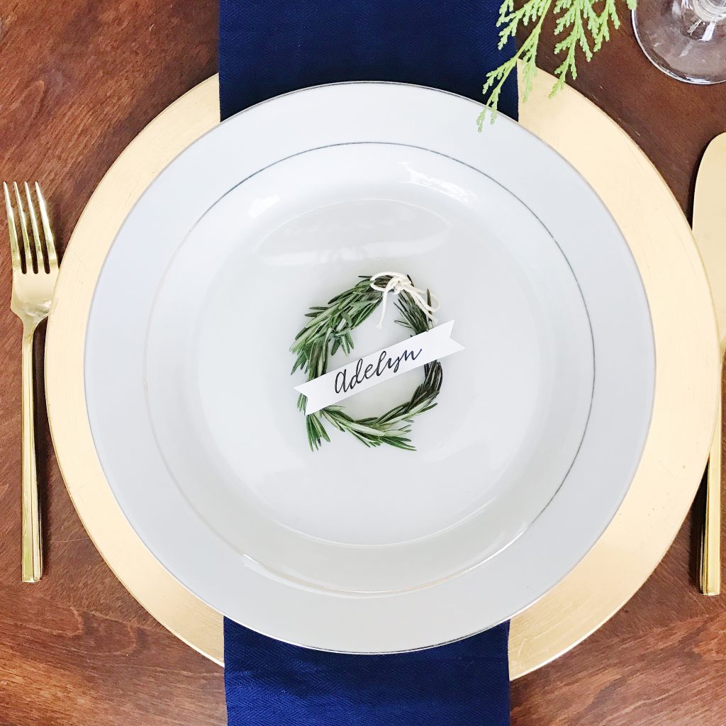 Are you hosting Christmas dinner or another holiday event this year? You'll be inspired by these beautiful Christmas and holiday table setting ideas!Beautiful and Inspiring Holiday Table Setting Ideas