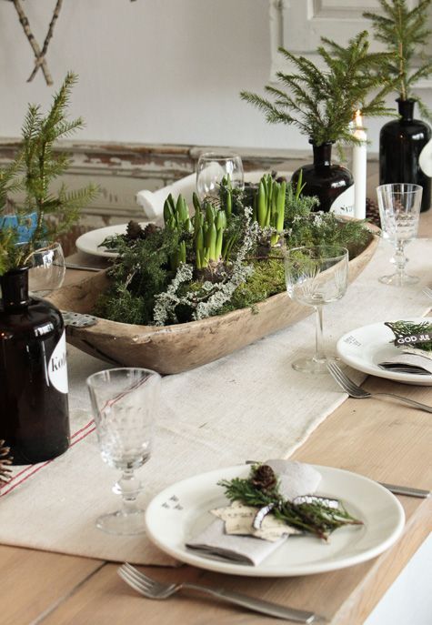 Are you hosting Christmas dinner or another holiday event this year? You'll be inspired by these beautiful Christmas and holiday table setting ideas!