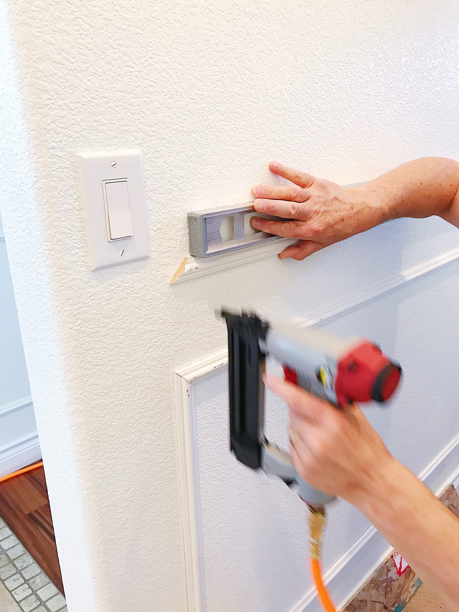 How to Install Picture Frame Wall Molding jane at home