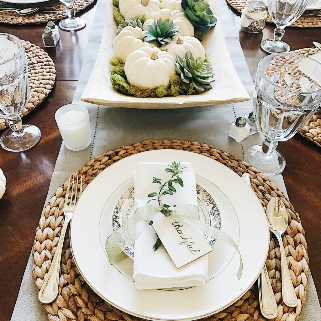 16 Beautifully Simple Thanksgiving Table Setting Ideas ...