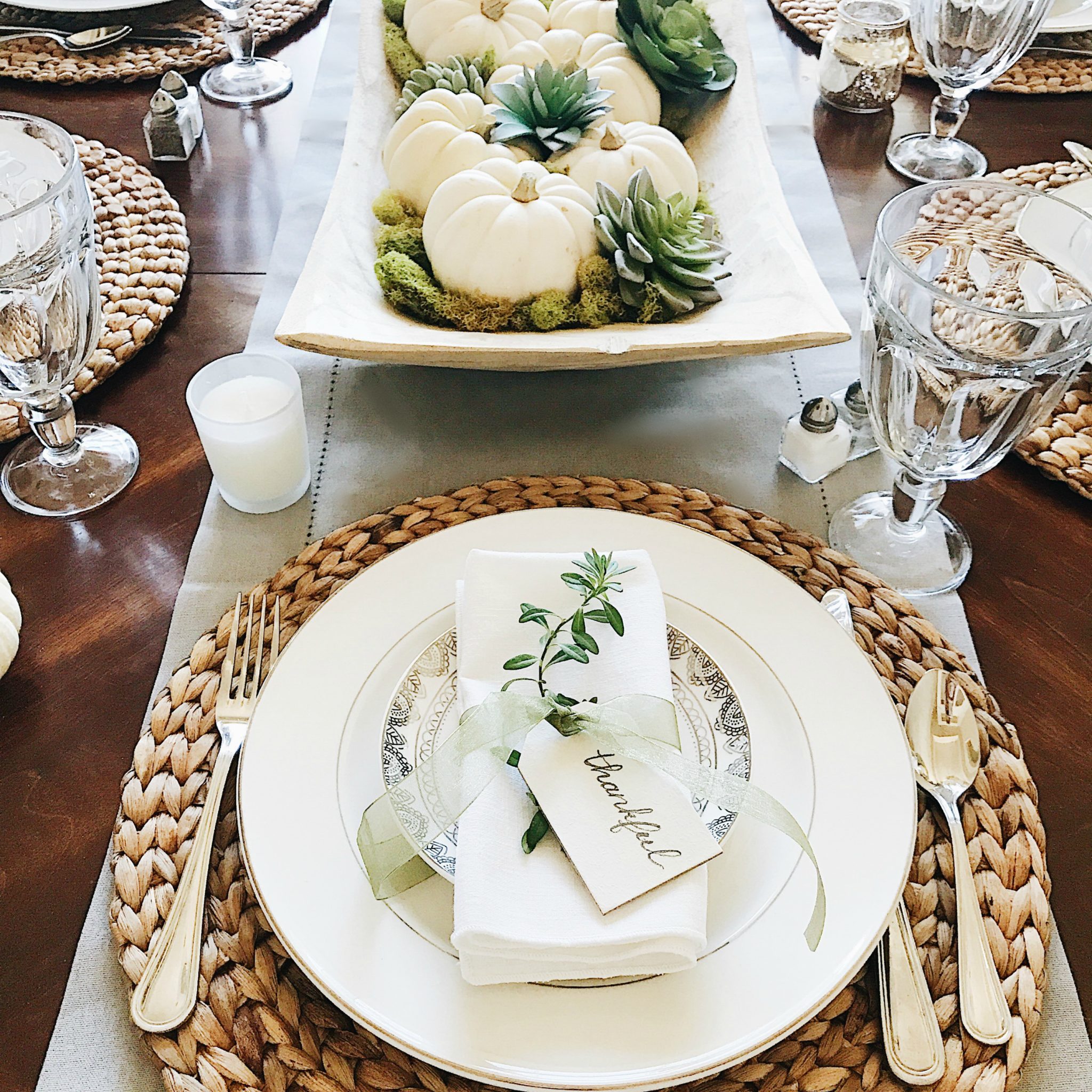 16 Beautifully Simple Thanksgiving Table Setting Ideas - jane at home