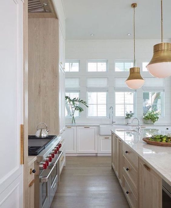 Beautiful wood and white kitchen - my favorite pins of the week