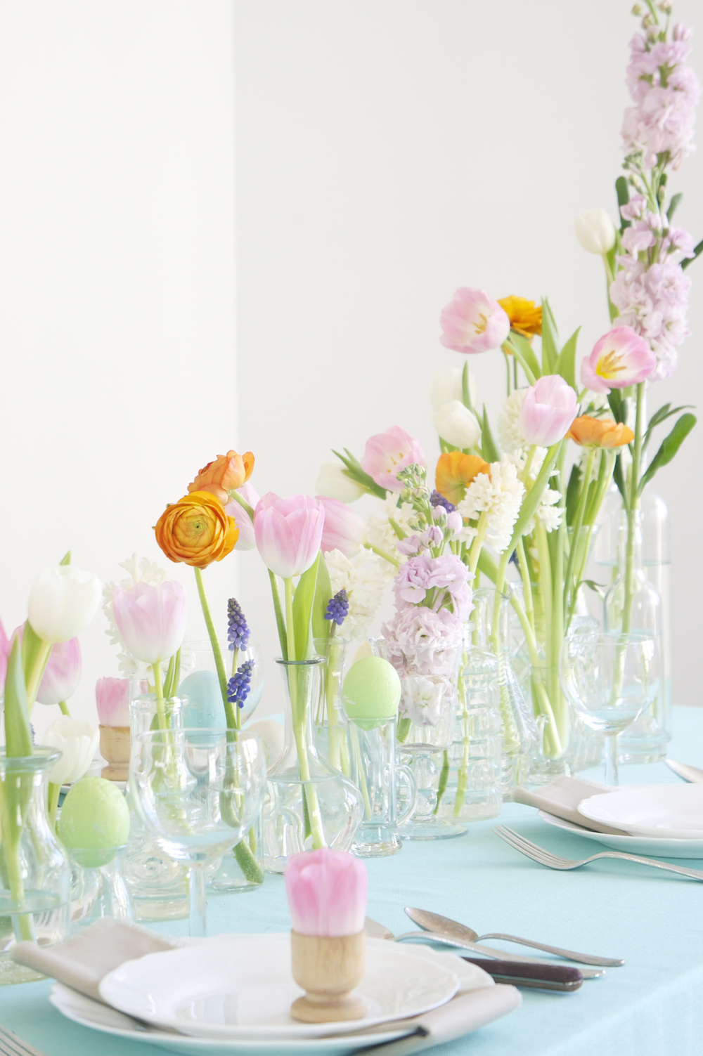 21 Beautiful Spring and Easter Table Settings and Tablescape Ideas ...