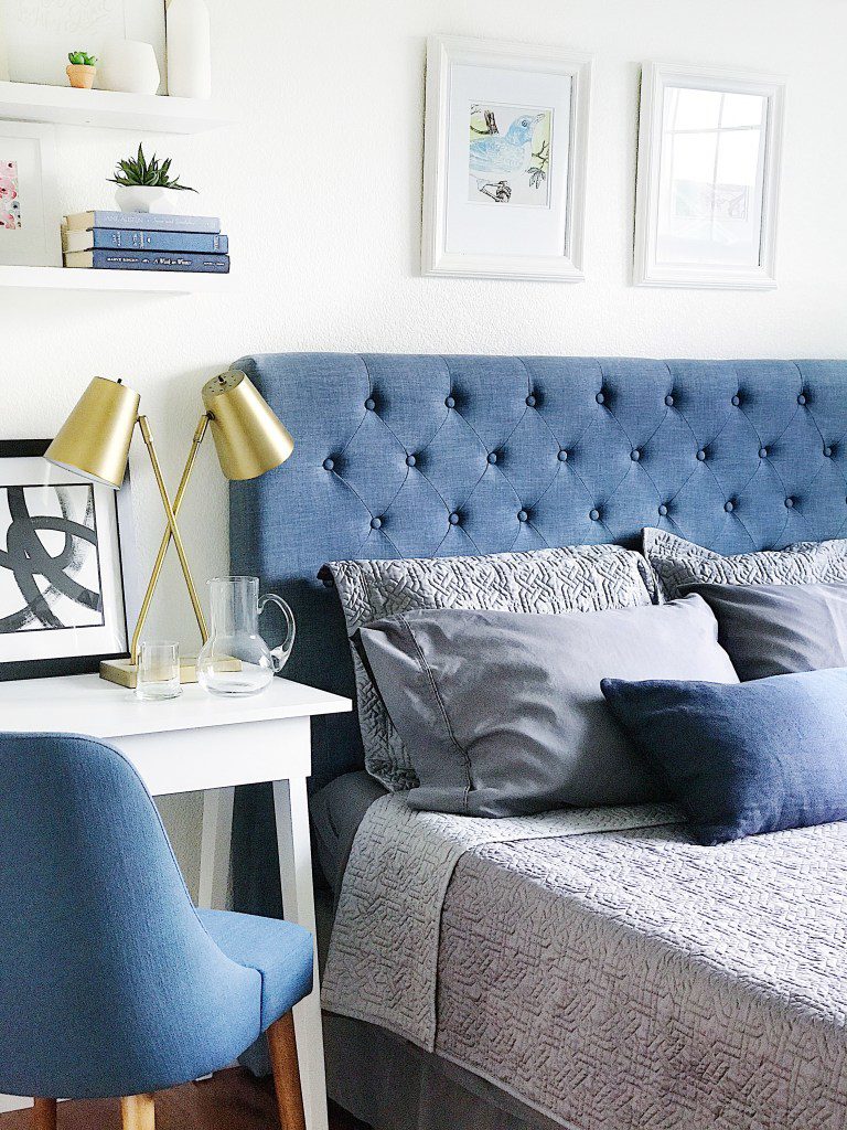Blue fall decor: how to decorate your home for fall with blue - jane at home #falldecor #bluedecor #coastaldecor #falldecoratingideas #coastalstyle #bedroom #bedroomdecor