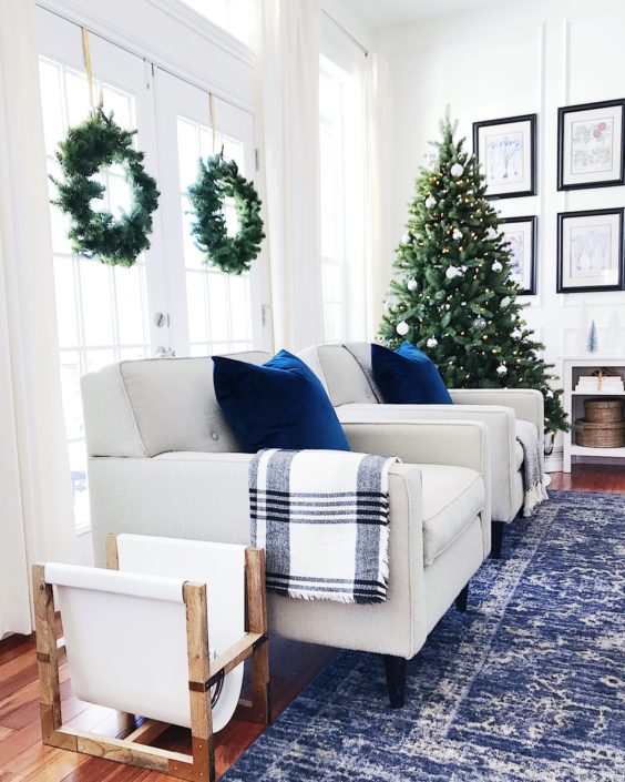Easy blue and white Christmas decorating ideas - wreaths in the living room