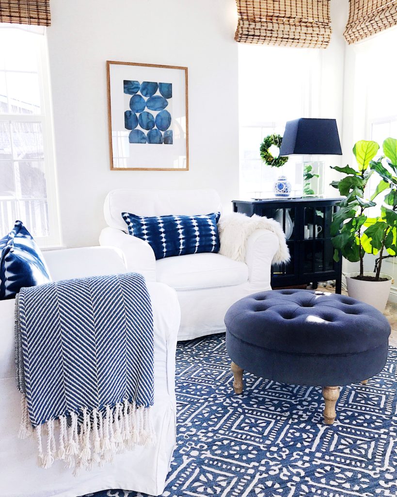 Easy blue and white Christmas decorating ideas in the living room
