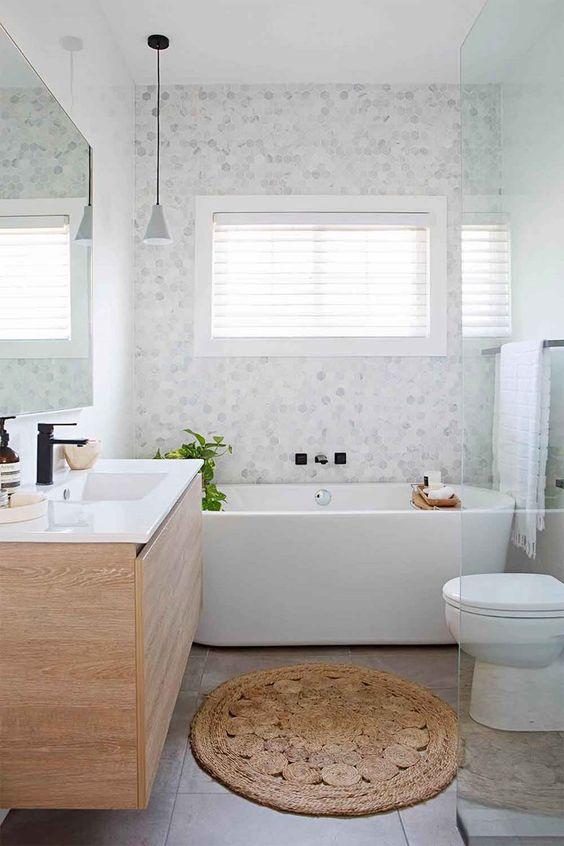 Love this beautiful small full bathroom design - home beautiful