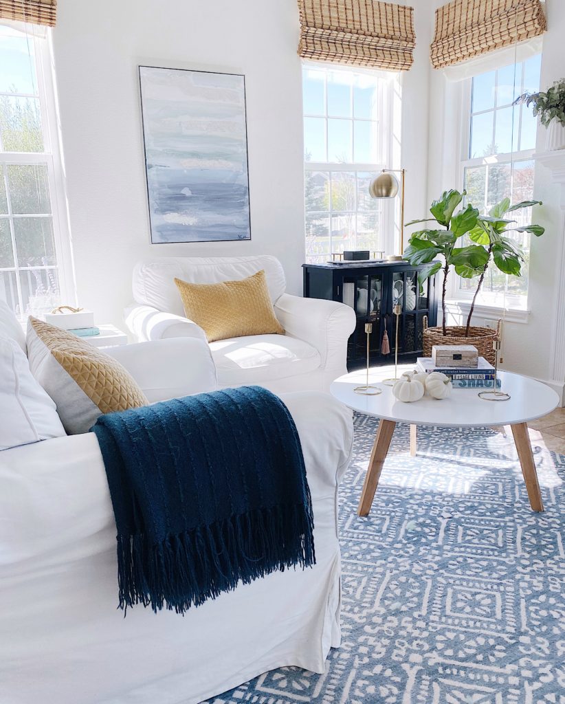 Blue fall decor: how to decorate your home for fall with blue - jane at home #falldecor #bluedecor #coastaldecor #falldecoratingideas #coastalstyle #falllivingroom #livingroomdecor