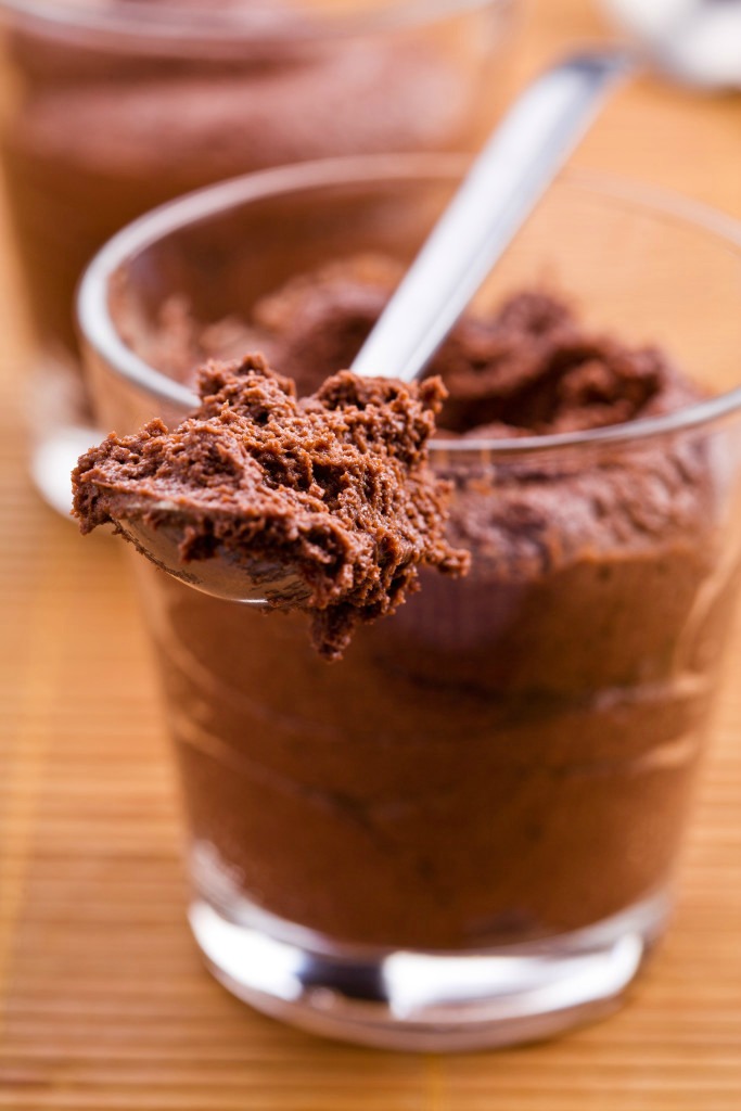 This heavenly keto chocolate mousse recipe is sugar free, low carb, keto friendly, and takes only 90 seconds to make! #keto #lowcarb #recipe #ketodessert #dessert