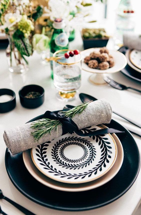 Beautiful Christmas and New Year's Eve table setting ideas