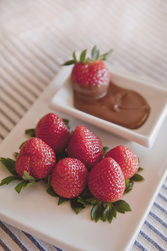 Easy 2-ingredient chocolate covered strawberries recipe - jane at home