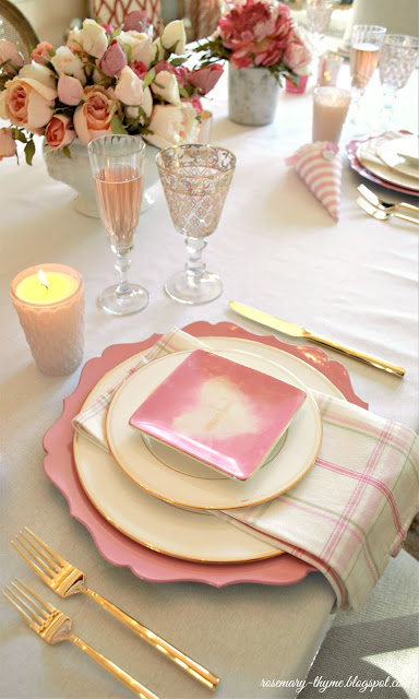 Beautiful Valentine's Day table setting ideas, tablescapes, centerpiece ideas, place settings, and Galentine's Day party ideas