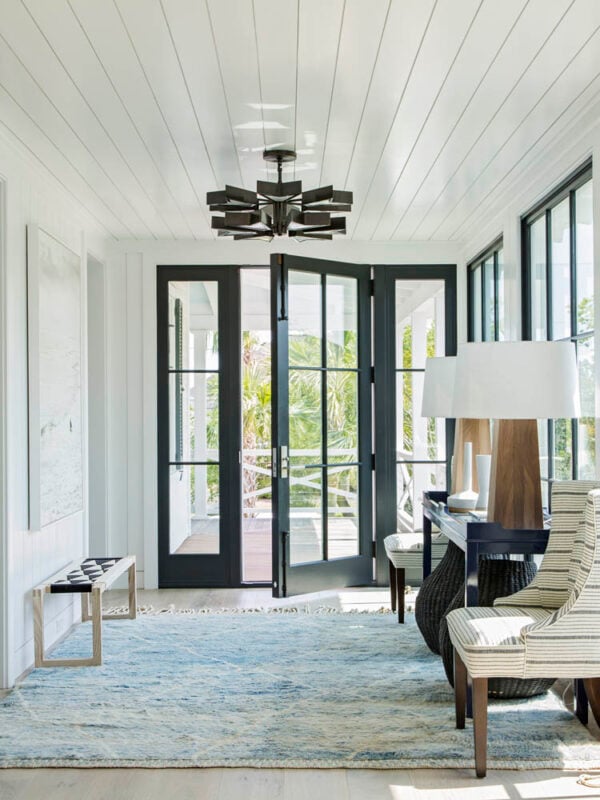 Love this gorgeous entryway with a black front door and light neutral decor and furniture - jenny keenan design - julia lynn photography