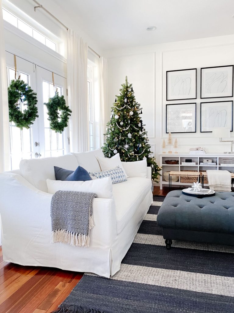 Christmas in the living room - my Christmas home tour - jane at home #christmasdecor #homedecor 