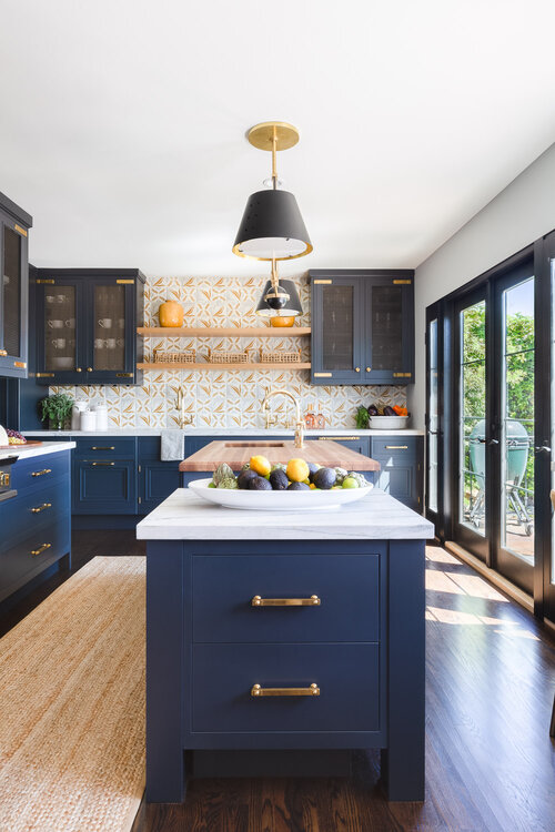 Beautiful dark blue kitchen with brass / gold hardware and black accents - Taylor Anne