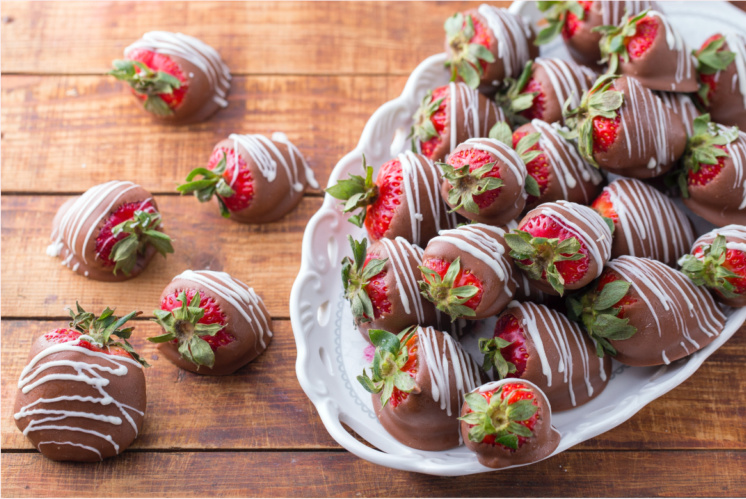 Chocolate Covered Strawberries (Easy Microwave Recipe)