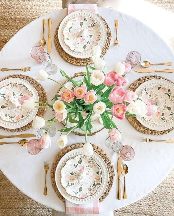 Love this beautiful spring and Easter table setting idea with a beautiful floral centerpiece - diary of a debutante - spring table ideas - Easter tablescape ideas - spring tablescapes - spring dining table decor