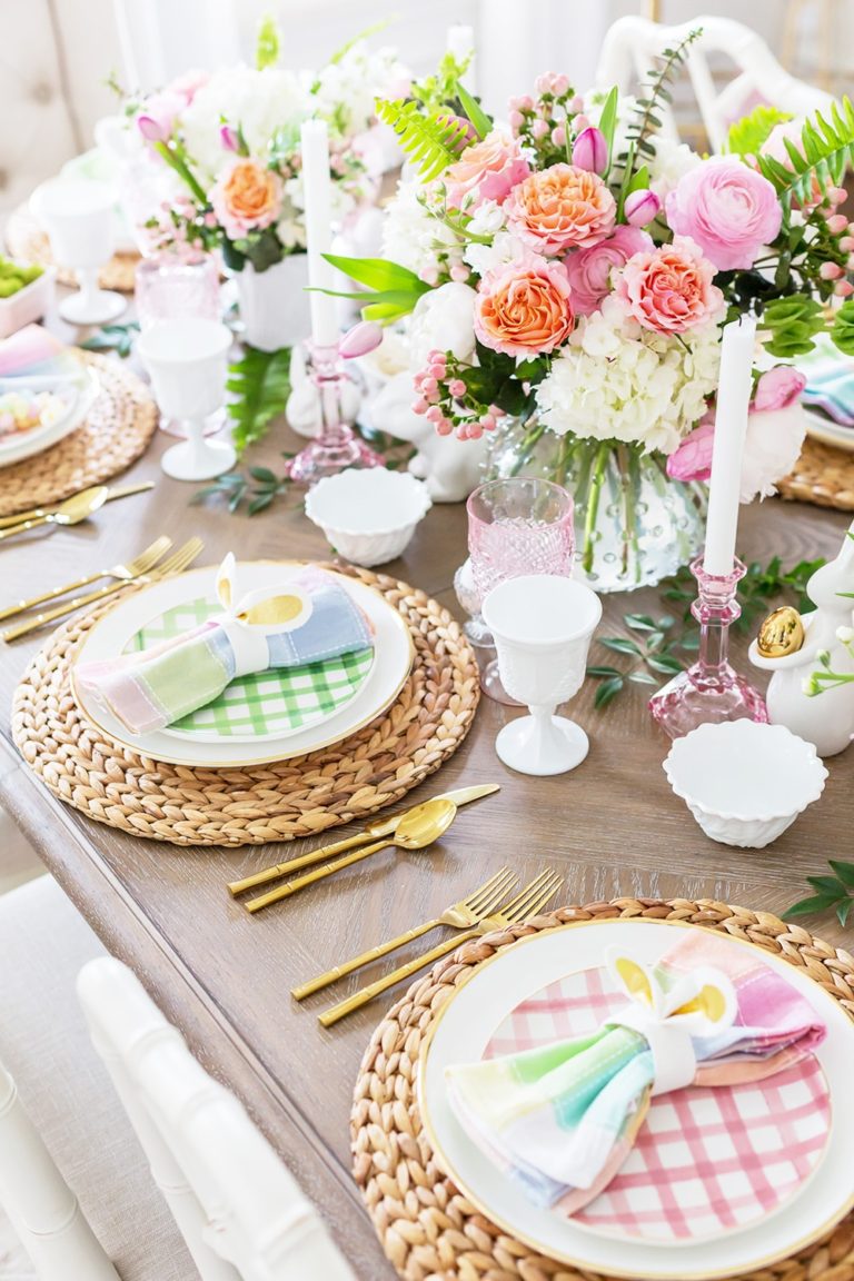 Love this blush and green Easter tablescape! So fresh and pretty! spring table ideas - spring decorating ideas