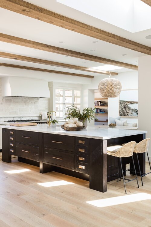 Love this beautiful kitchen design with a large kitchen island with storage and seating 