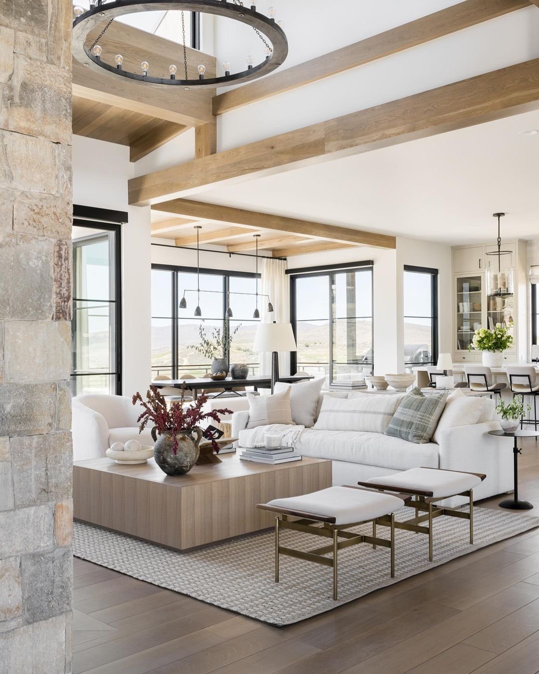 Transitional Style Interior Design and Decor Ideas for a Modern Yet ...
