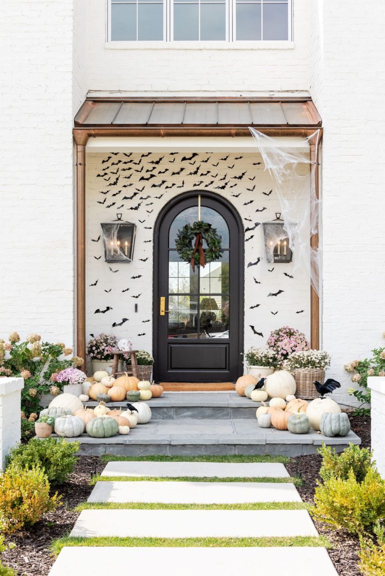 Beautiful fall porch ideas, with fall decor and inspiration to bring a welcoming modern touch of autumn to your front porch, patio, and home - fall decor ideas for the home - fall house - fall wreaths - farmhouse fall decor - studio mcgee