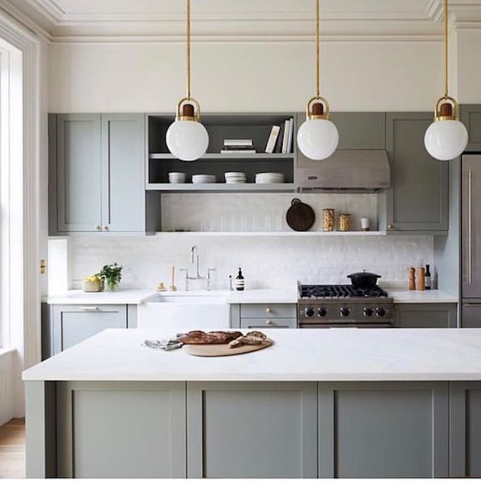 Love this beautiful green kitchen design with modern pendant lights - nune