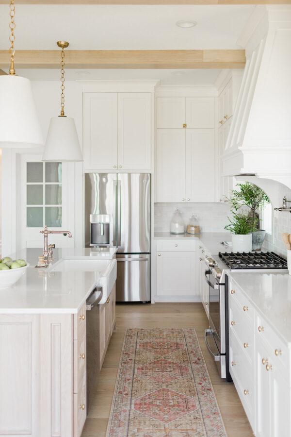 My favorite kitchens of the week, with beautiful kitchen design ideas, lighting, backsplash ideas, islands, cabinets, tile, white kitchens, modern farmhouse kitchens and European style kitchens