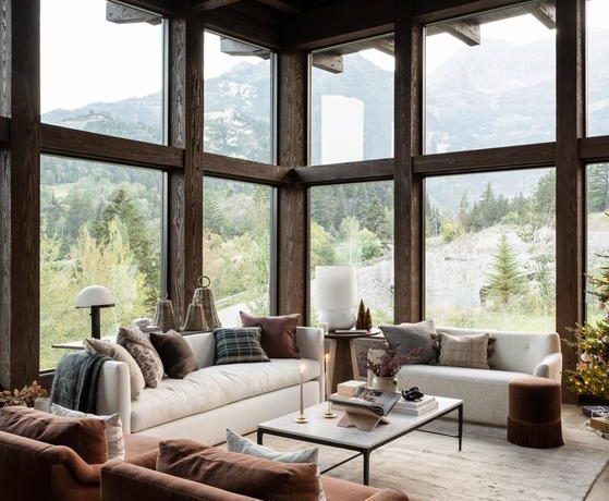 Love this beautiful living room decorated for the holidays - Christmas decor - living room decor - living room ideas - Christmas decor ideas - Christmas decorations - Studio McGee