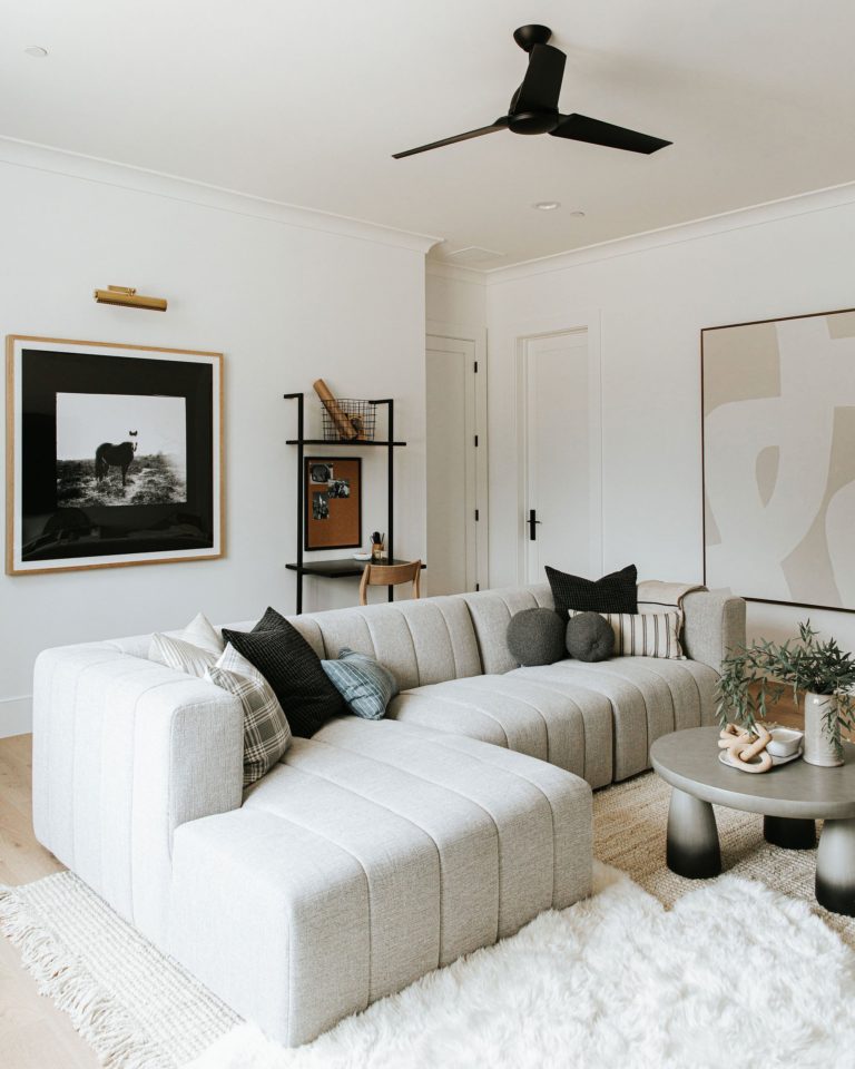 Love this beautiful light and airy living room design with neutral furniture and decor - life styled co