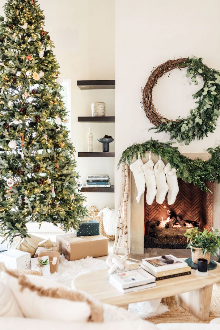 Love this beautiful Christmas tree, decorated with natural, rustic touches - camille styles - Christmas decor - Christmas decorating ideas