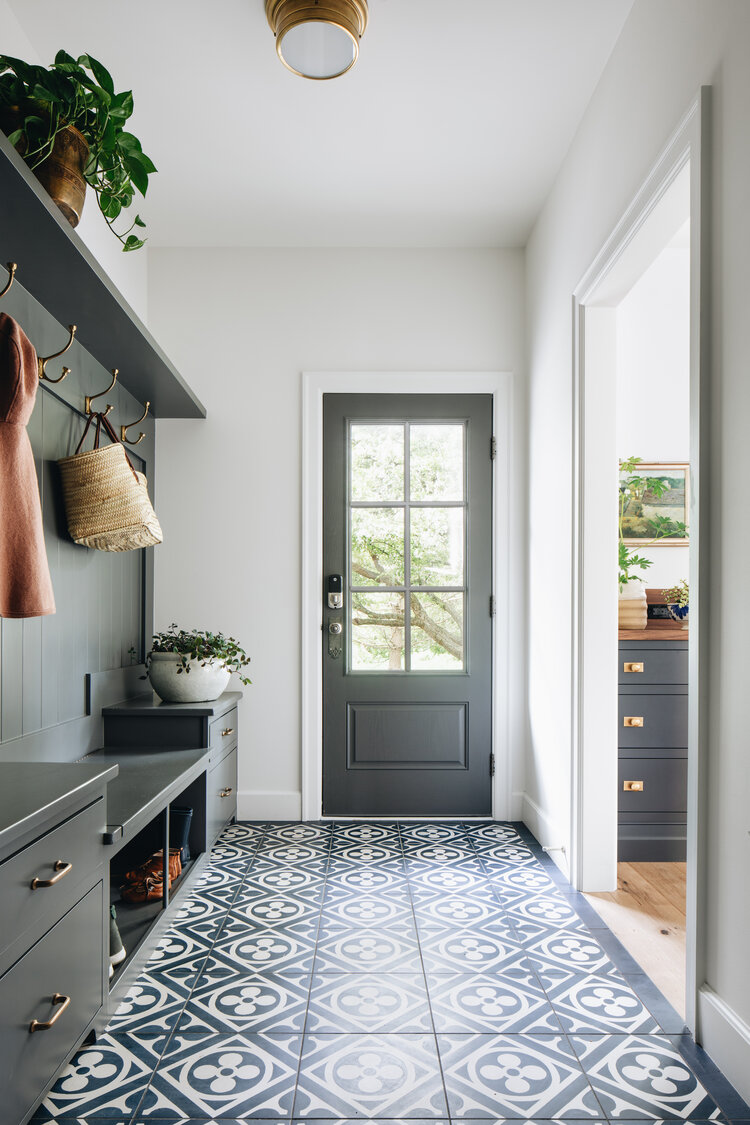Love this beautiful entryway and mud room - jean stoffer interiors