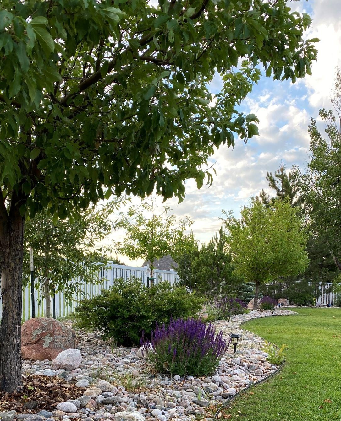 43 Amazing River Rock Landscaping Ideas To Spruce Up Your Garden