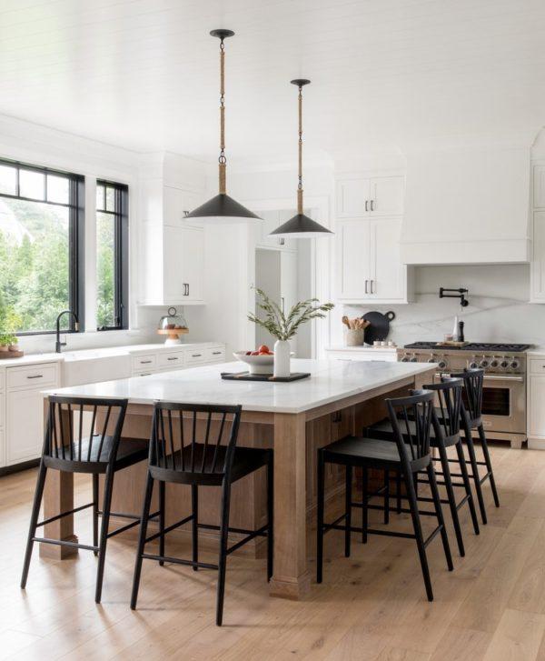 Love this beautiful kitchen design! See all my favorite spaces of the week, including beautiful ideas for the kitchen, bedroom, living room, and more