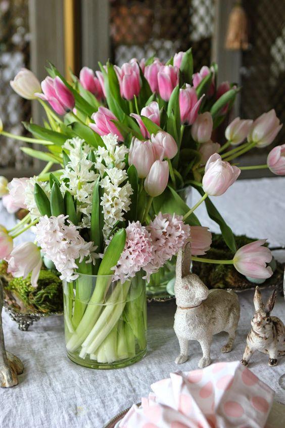 Love this beautiful spring and Easter table setting idea with fresh tulips and hyacinth centerpiece and bunnies - spring table ideas - easter table ideas - spring decor - romancing the home