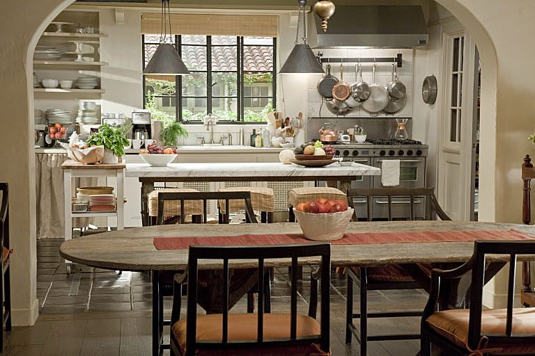It's Complicated kitchen - Universal Studios via Town & Country Mag