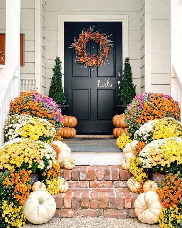 Beautiful fall porch ideas, with fall decor and inspiration to bring a welcoming modern touch of autumn to your front porch, patio, and home - fall decor ideas for the home - fall house - fall wreaths - farmhouse fall decor - home hydrangea