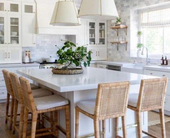 Love this light-filled kitchen design - perfect for hosting and entertaining - bullard design studio - lindsay salazar photography