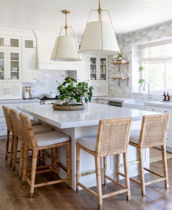 Love this light-filled kitchen design - perfect for hosting and entertaining - bullard design studio - lindsay salazar photography