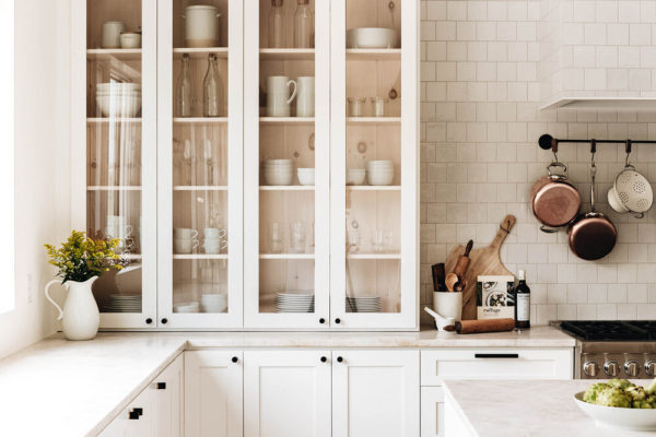 How to add a touch of Nancy Meyers style to your kitchen - Henri Interiors 