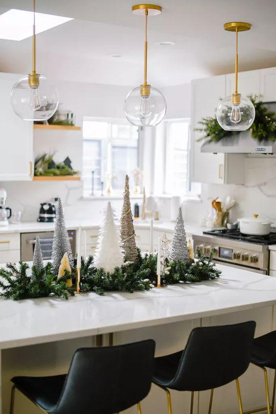 Christmas decor on the kitchen island - the every hostess