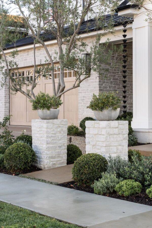 garden studio front yard landscaping bushes in front of house front porch ideas
