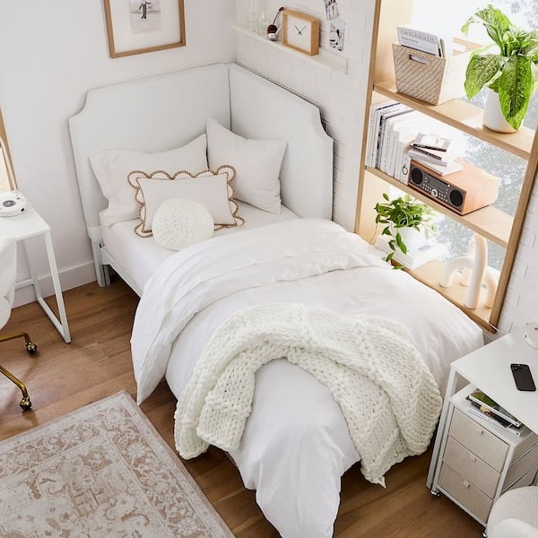 Pottery Barn dorm room decor ideas