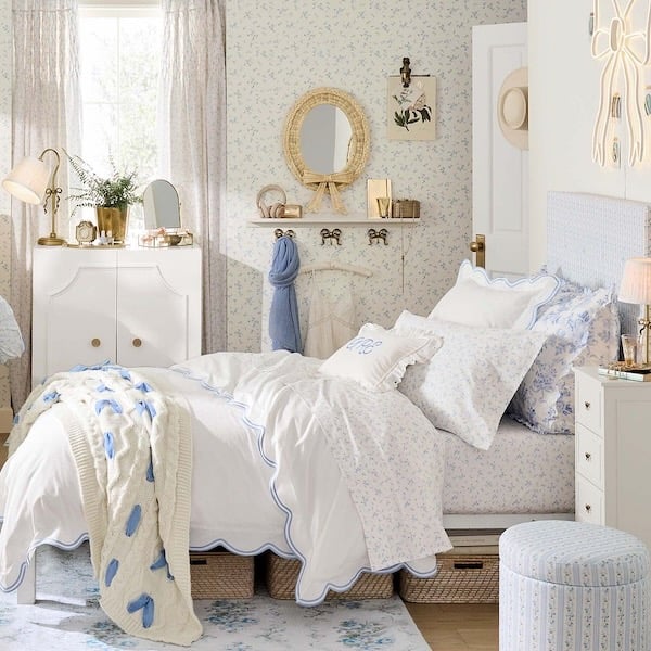 Pottery Barn dorm room decor ideas