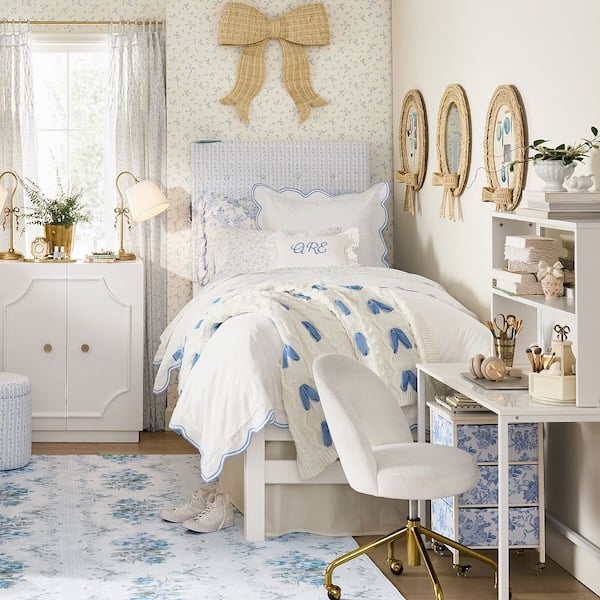 Pottery Barn dorm room decor ideas