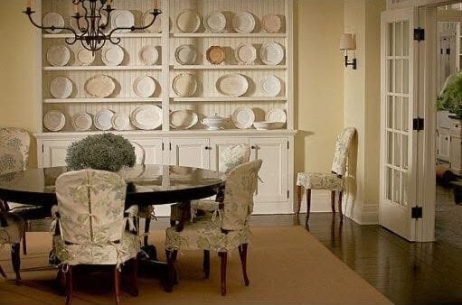 Nancy Meyers home decor style - Something's Gotta Give dining room plate wall - Columbia Pictures